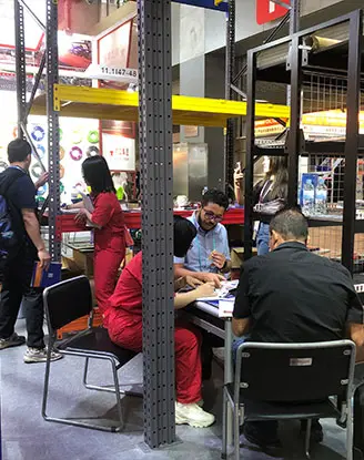 Trade fair showcase of cantilever and mezzanine systems