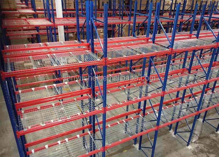 Warehouse storage rack with wire deck