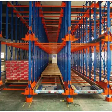 Radio shuttle racking with semi-automatic shuttle carrier