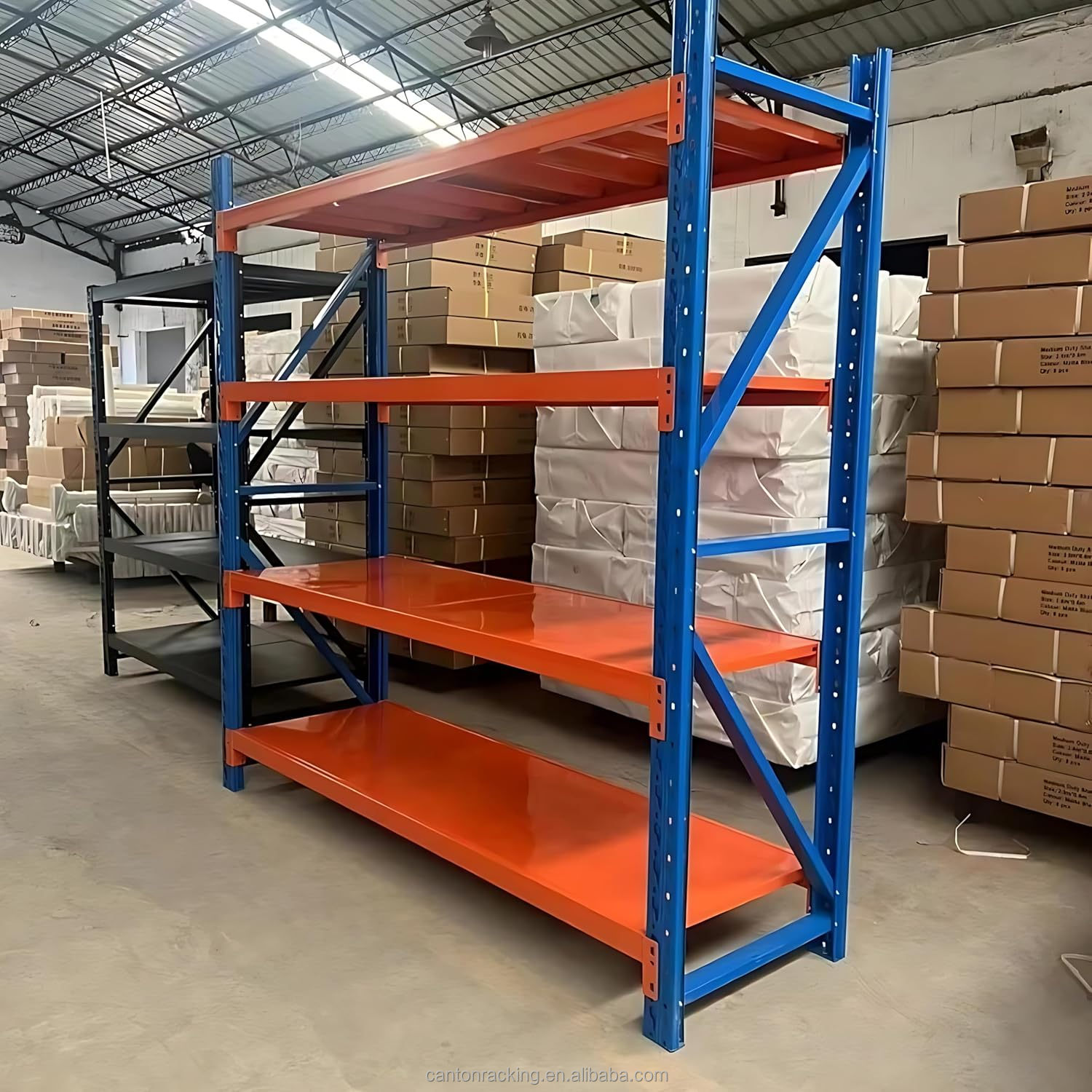 Long Span Shelving Optimizes Space with Durable Storage System. Perfect for Medium-duty Loads in E-commerce