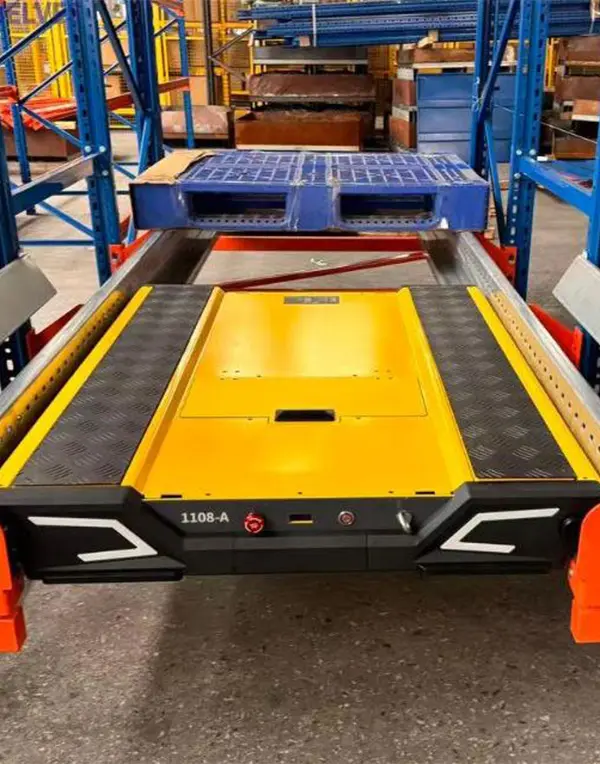 Radio shuttle pallet racking in cold store facility
