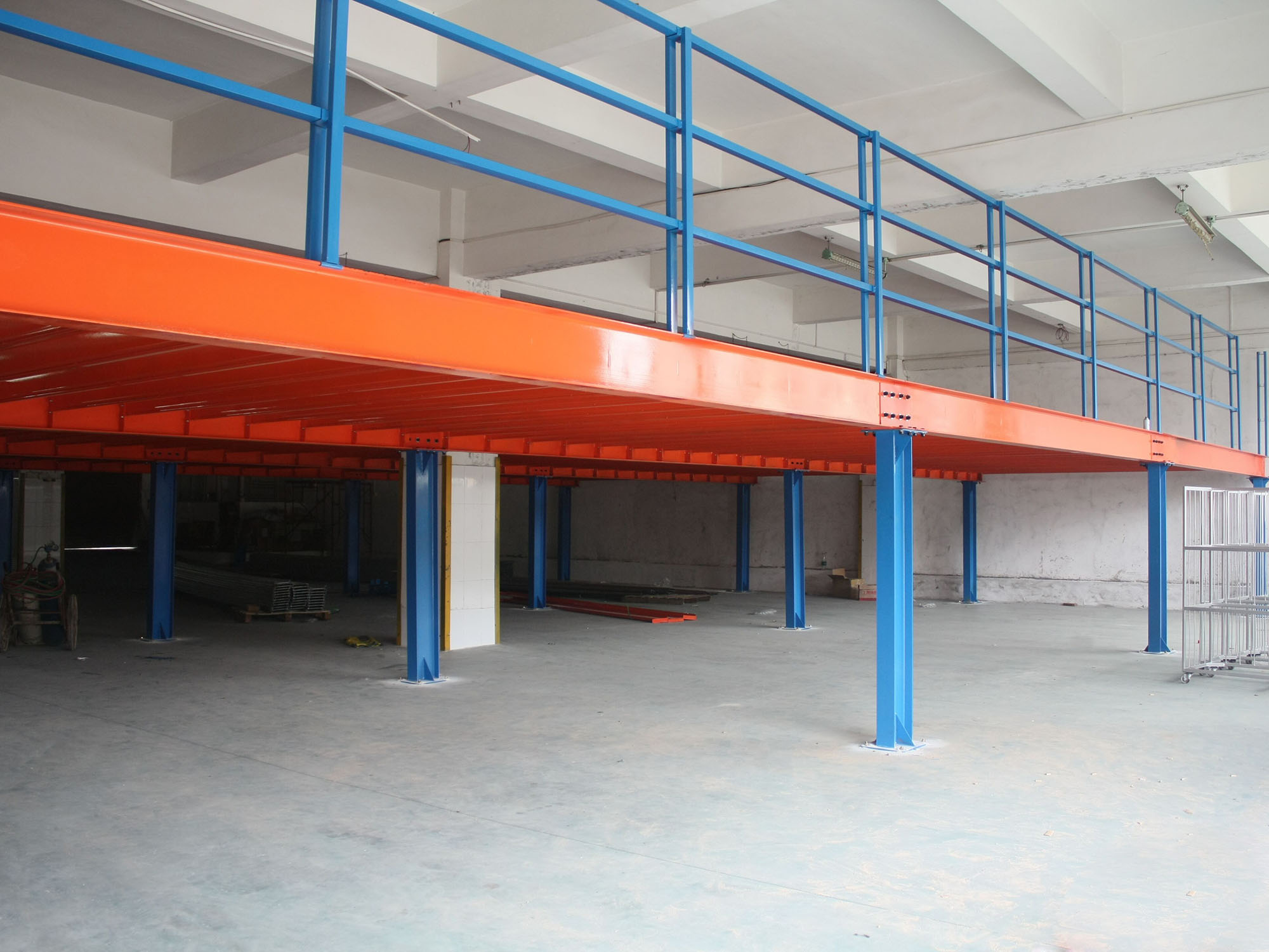 HUAWU 1000kg/sqm Industrial Mezzanine Floor Rack System Multi-layer Steel Warehouse Storage Platform Q235 Steel Structure