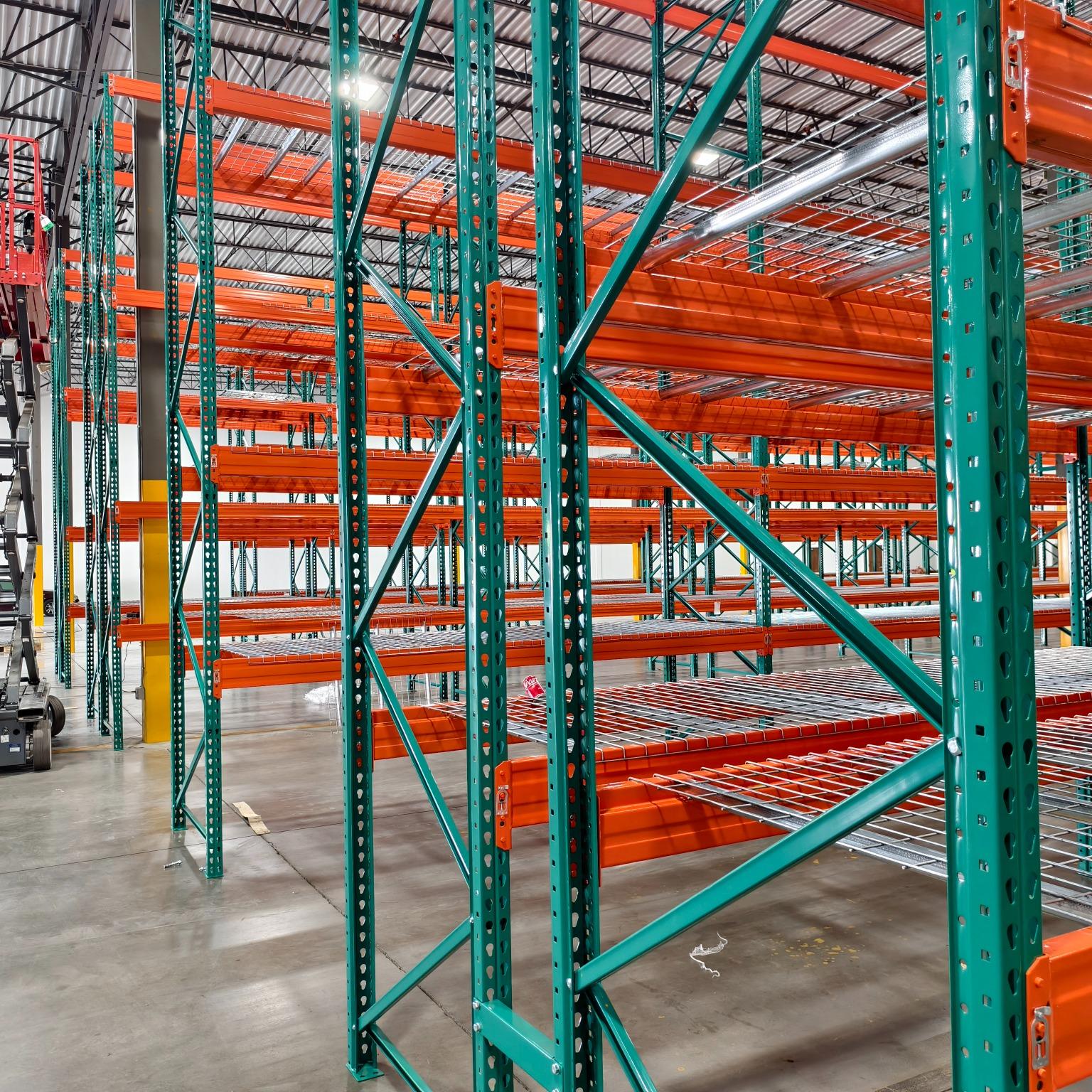 Bolted Type Warehouse Storage Heavy Duty Teardrop Pallet Rack With Barrier Rack Shelf Made in Viet Nam