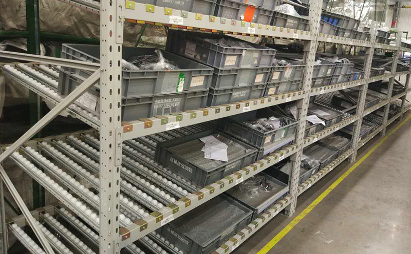 Pallet Flow Racking System Steel Shelf with Roller Tracks Warehouse Rack