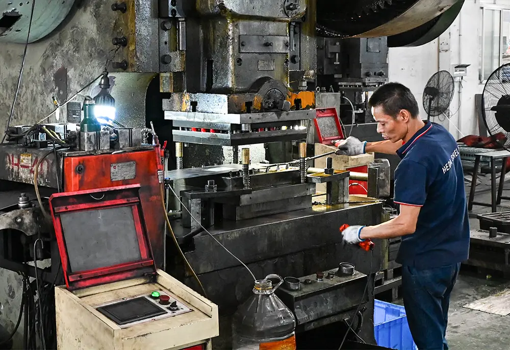 Heavy duty box beam seam welding and connector integration