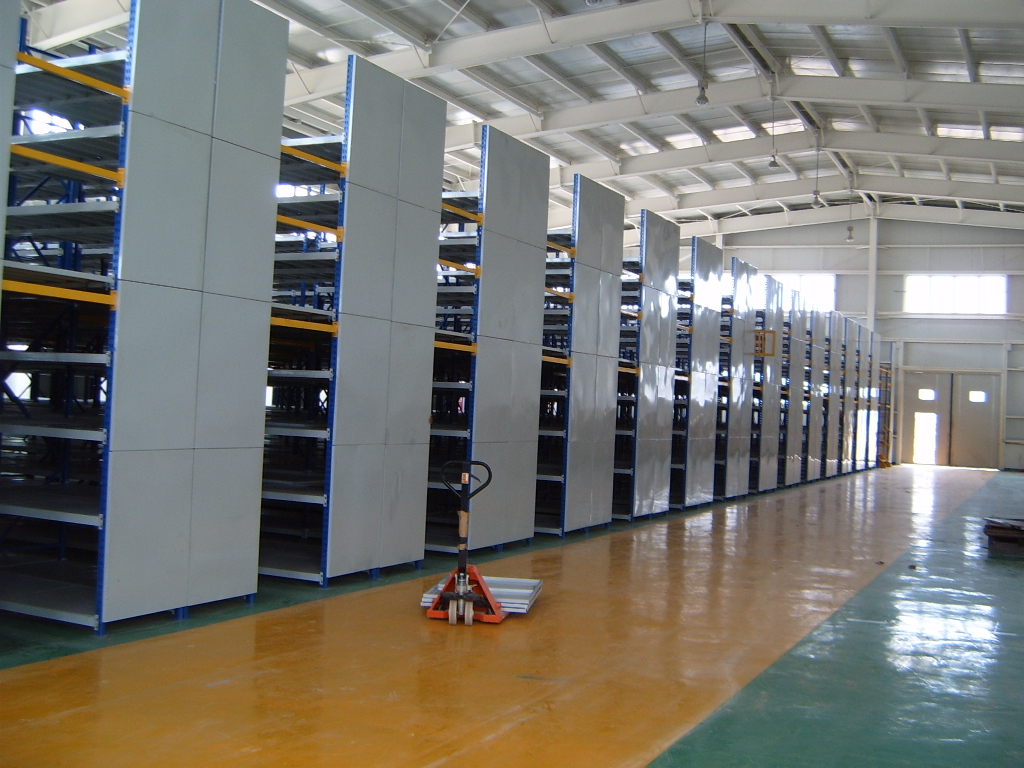 Heavy duty shelf components